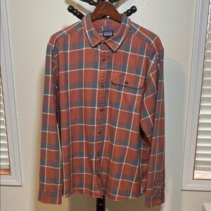 Patagonia Men's Casual Plaid Shirt in Orange and Blue